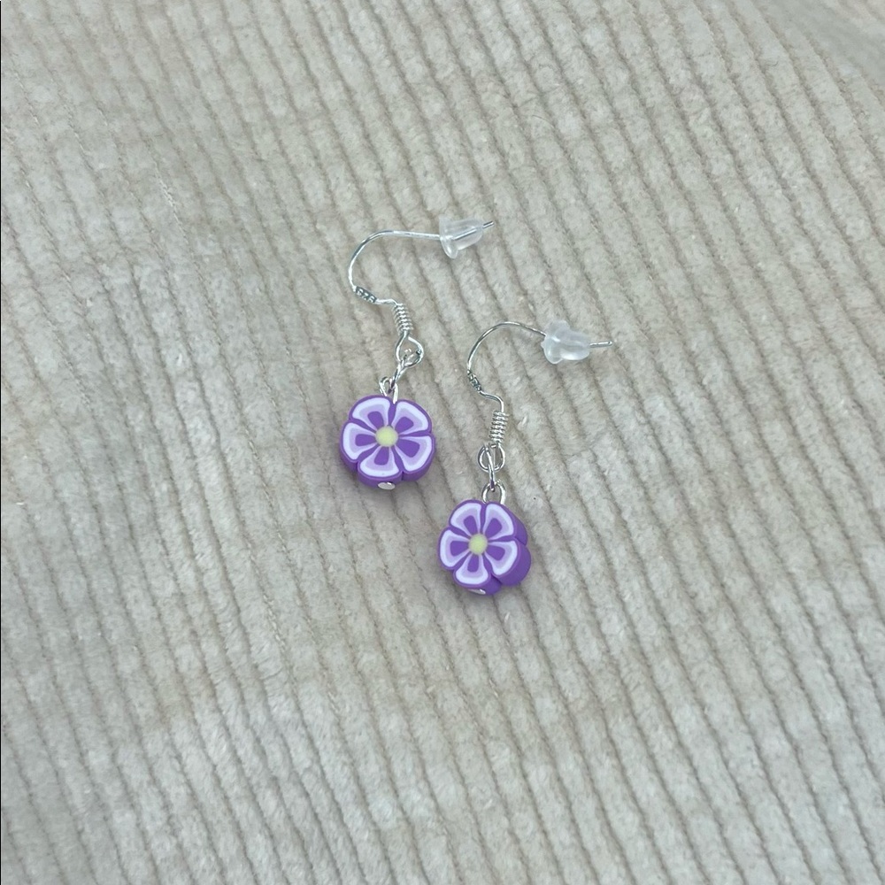 Flower bead dangling earrings